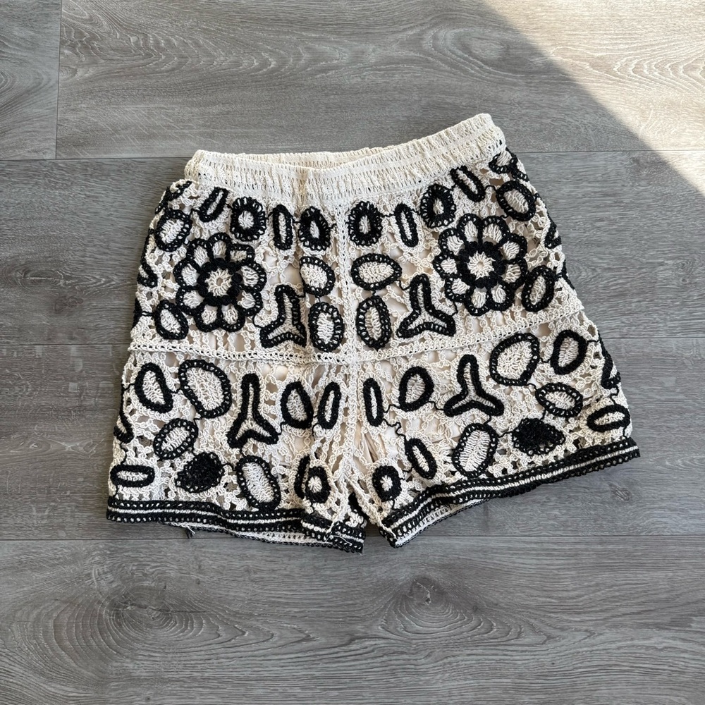 Size S Black and White High Waisted Crochet Women Shorts